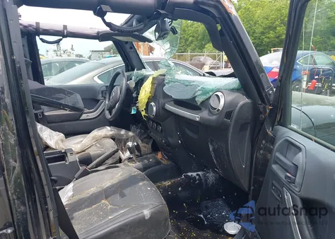 2017 Jeep Wrangler Unlimited Sahara 4X4 из США, поврежденный, VIN 1C4BJWEG3HL719400